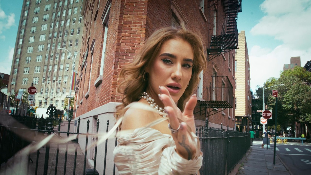 Becca - NAGY FALAT (Official Music Video)