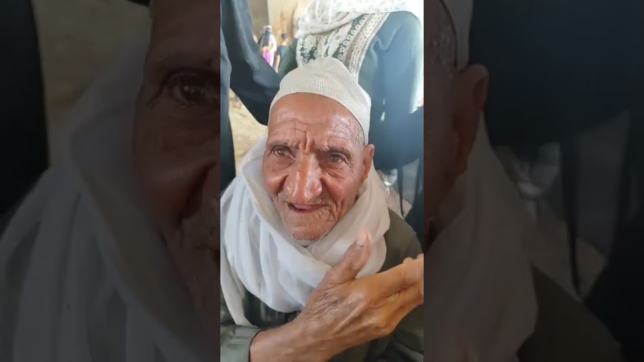 المنوفية بتغرق.. مُسن ينهار بعد ما الفيضان هد بيته: “إحنا مش لاقيين ناكل ولا ننام” 💔🌊