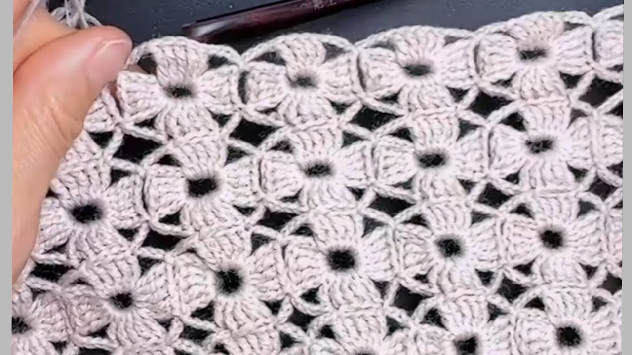 How to Crochet a Beautiful Floral Pattern ! Crochet Pattern For Beginners 
