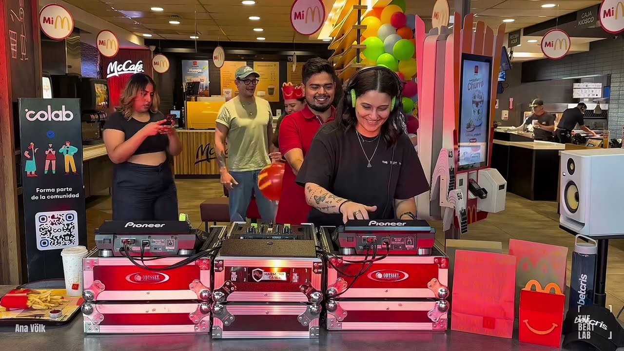 Ana Völk l Mini Mix - 004  📍 McDonald’s 