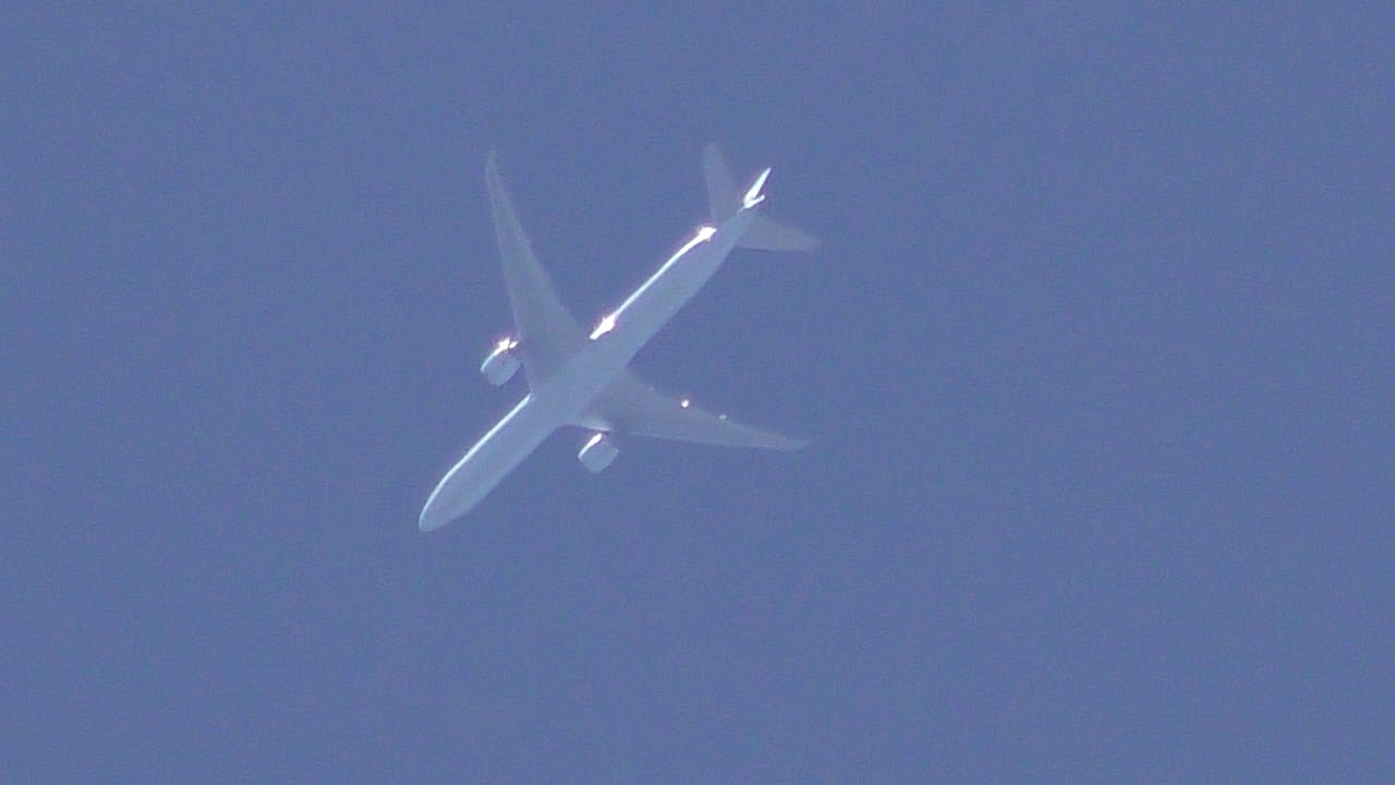 C FIVM Air Canada Boeing 777 333 contrail seen Cambridge UK 425may2020 215p FRA 2 YYZ Toronto