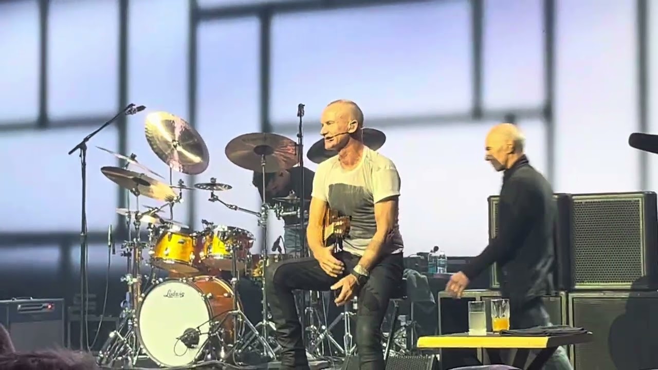 24.10.25 Sting, Kentish Town Forum, London. End of ‘Fragile’ and bows. 
