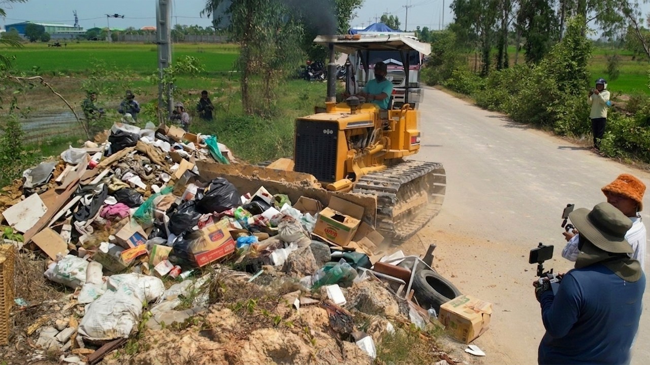 Fantastic Start New Project! Filling Land, Garbage Dump & Clear Grass & Trash By Skill Dozer Pushing