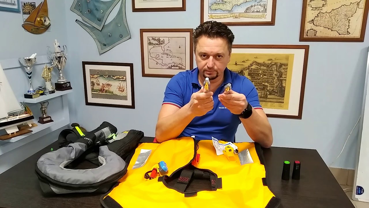 Надувные спасательные жилеты. Inflatable lifejackets.