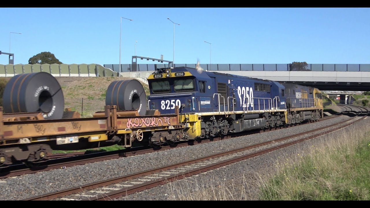 4K Fast Trains at Gowanbrae / Airport West - Australian Freight Trains & Passenger Trains