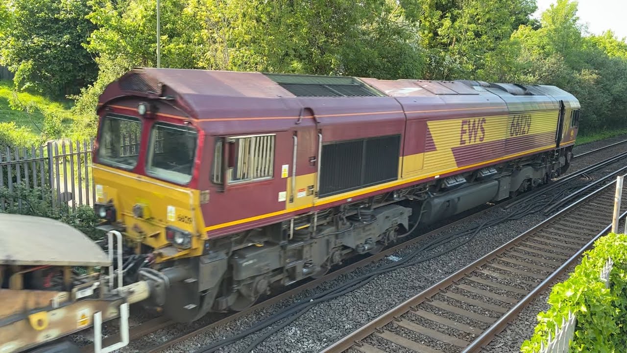 Class 66 | 66129 + 66185 &lsquo;DP World London Gateway | DB Cargo UK | Top & Tail