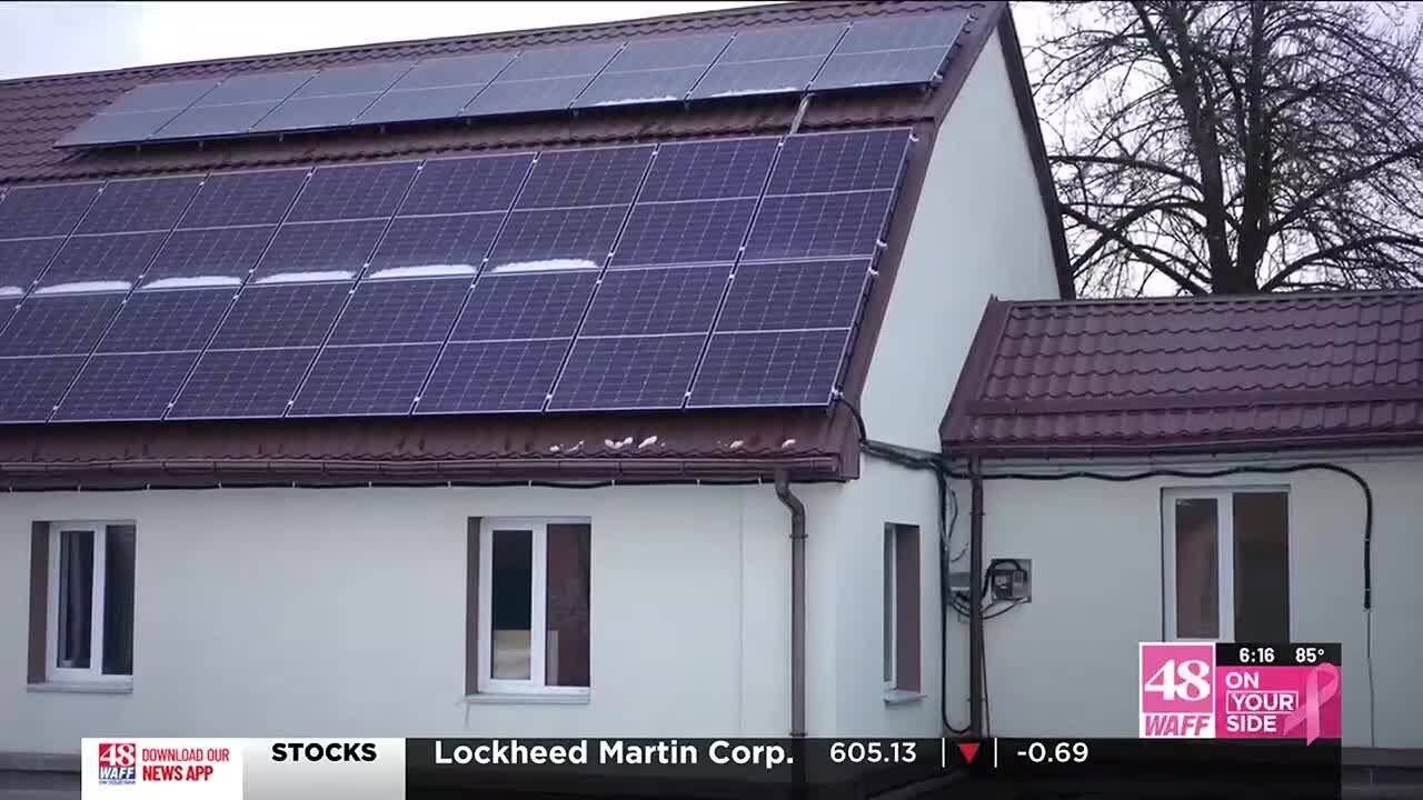 Federal judge allows solar panel fee lawsuit to move forward