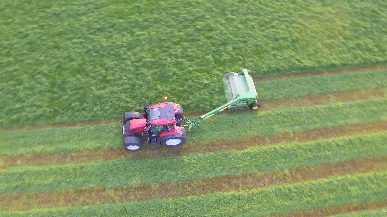 silage 2017 mowing and rowing