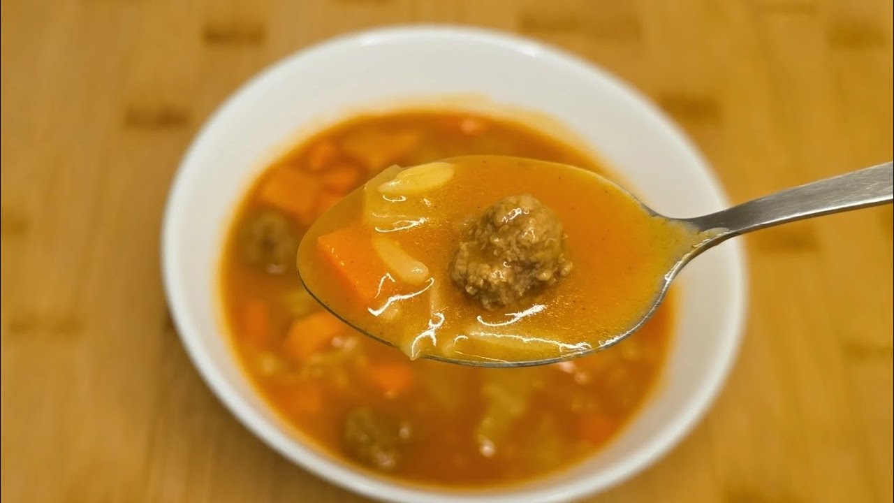 شوربة كرات الكفتة بالطماطم اللذيذةDelicious meatball soup with tomatoes✨️🥣