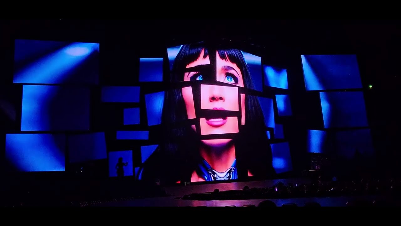Katy Perry - Interlude Act 2 (The Lifetimes Tour - Lanxess Arena K&ouml;ln - Konzert - LIVE - 2025-10-23)