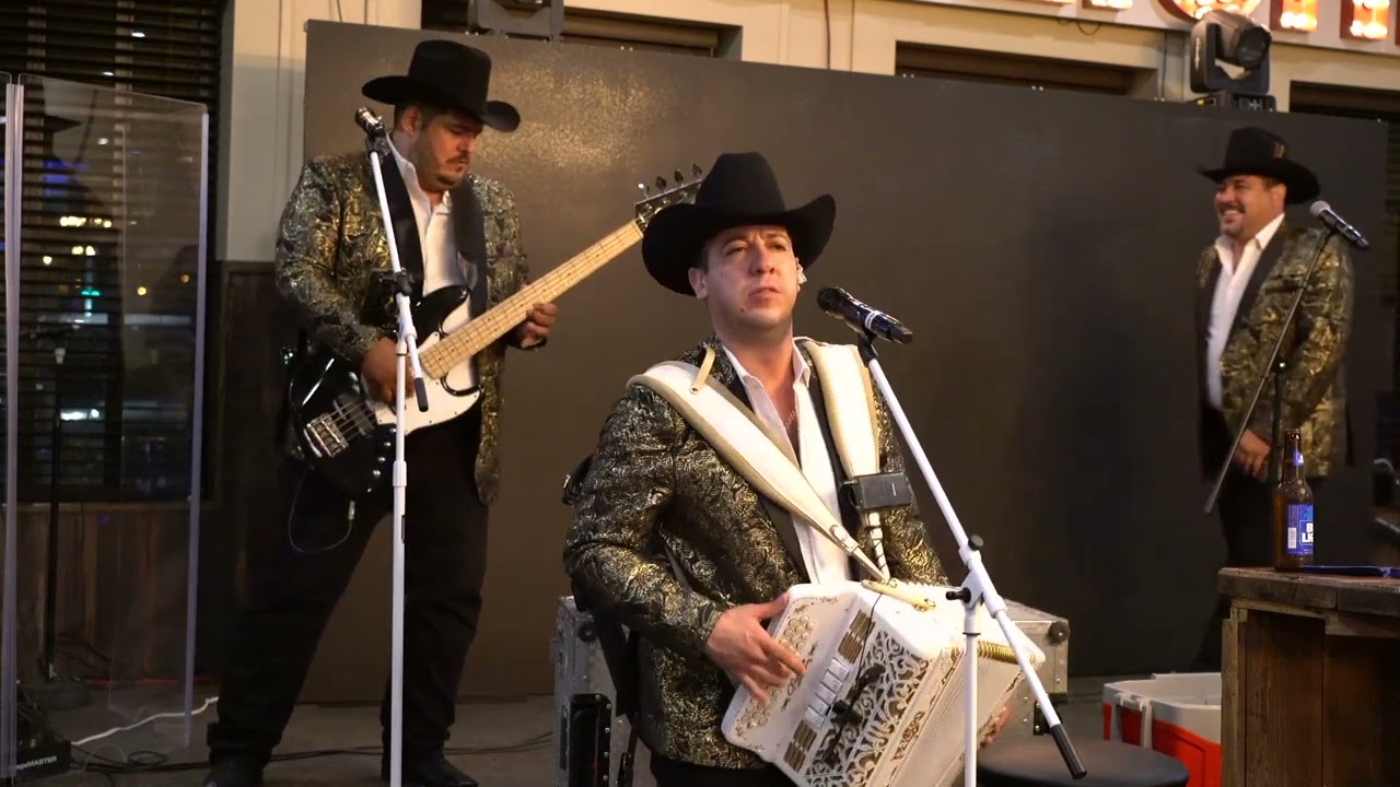 Grupo Peligro   Las vacaciones   Parcelas De Mendoza Y La Sombra De  Mi Sombrero  en vivo
