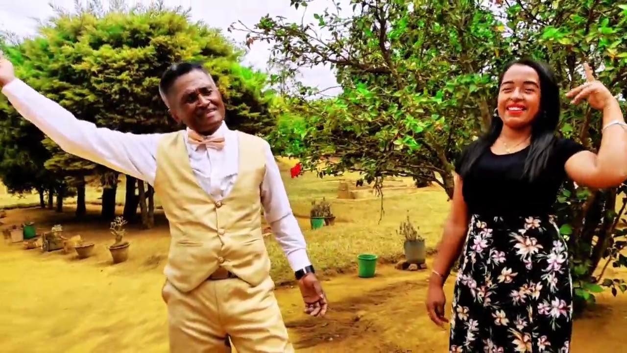 Artiste : Charles Madagascar      Titre: Hody aho 