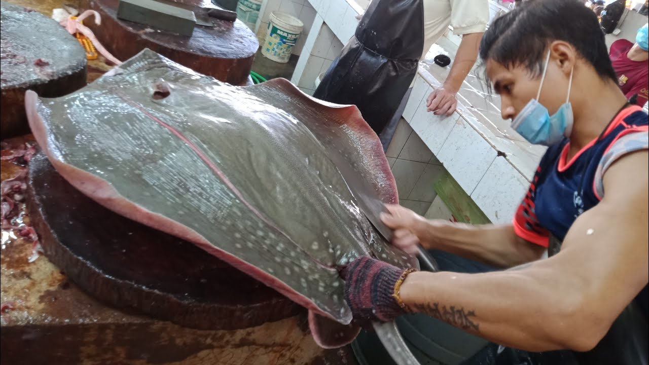 Stingray स्टिंगरे मछली काटना 30KG Cutting street food market Penang Georgetown🇲🇾