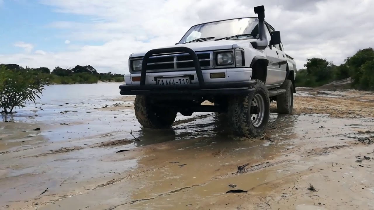 Toyota Hilux 22r SAF 4x4