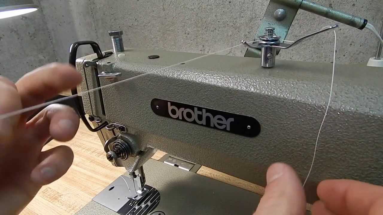 Как заправить нить в промышленную швейную машину Brother DB2-B735