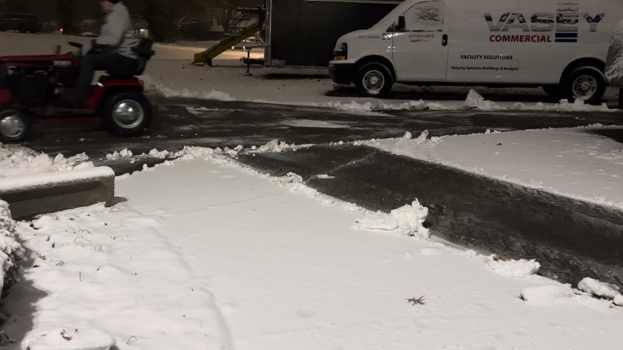 Playing in the Snow w/ Wheel Horse 520-H