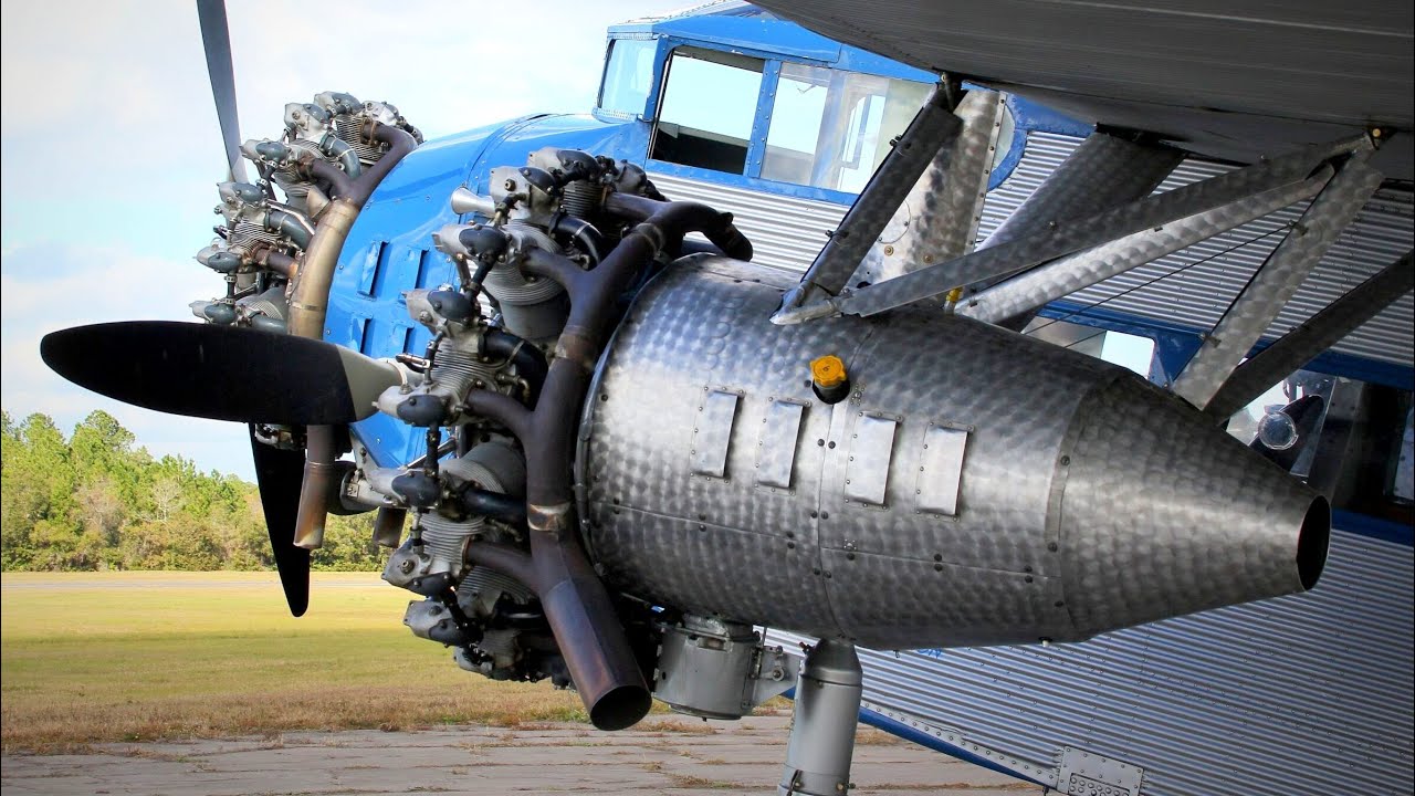 Old RADIAL ENGINES Cold Starting Up and Loud Sound 9