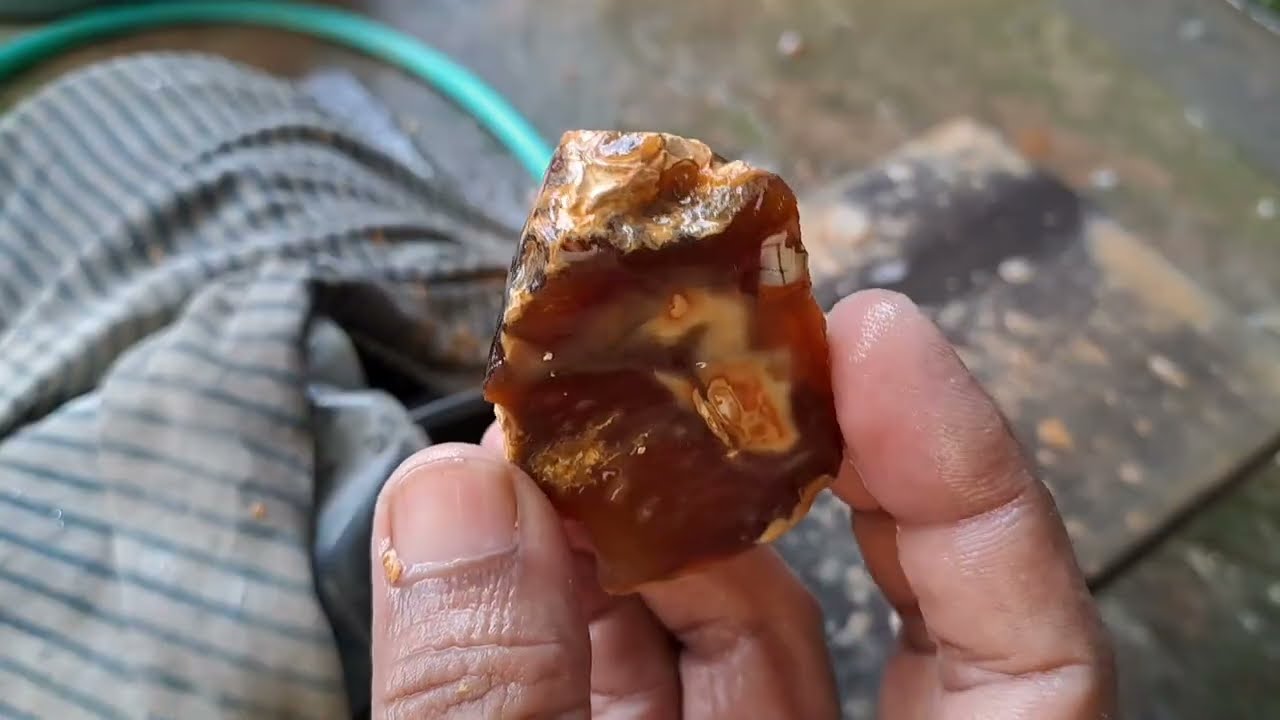 wow amazing craftsmanship, stones found on the streets can be beautiful jewelry