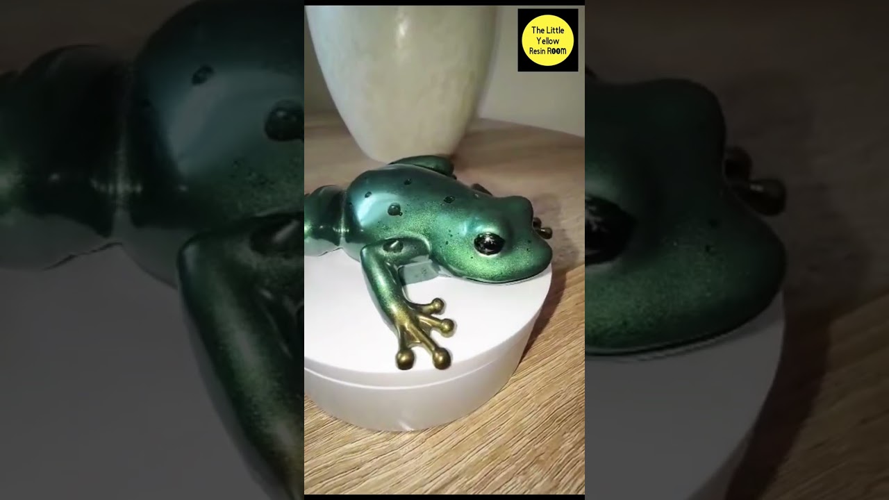 Loving our new handmade resin frog ornaments for indoor and outdoor use !