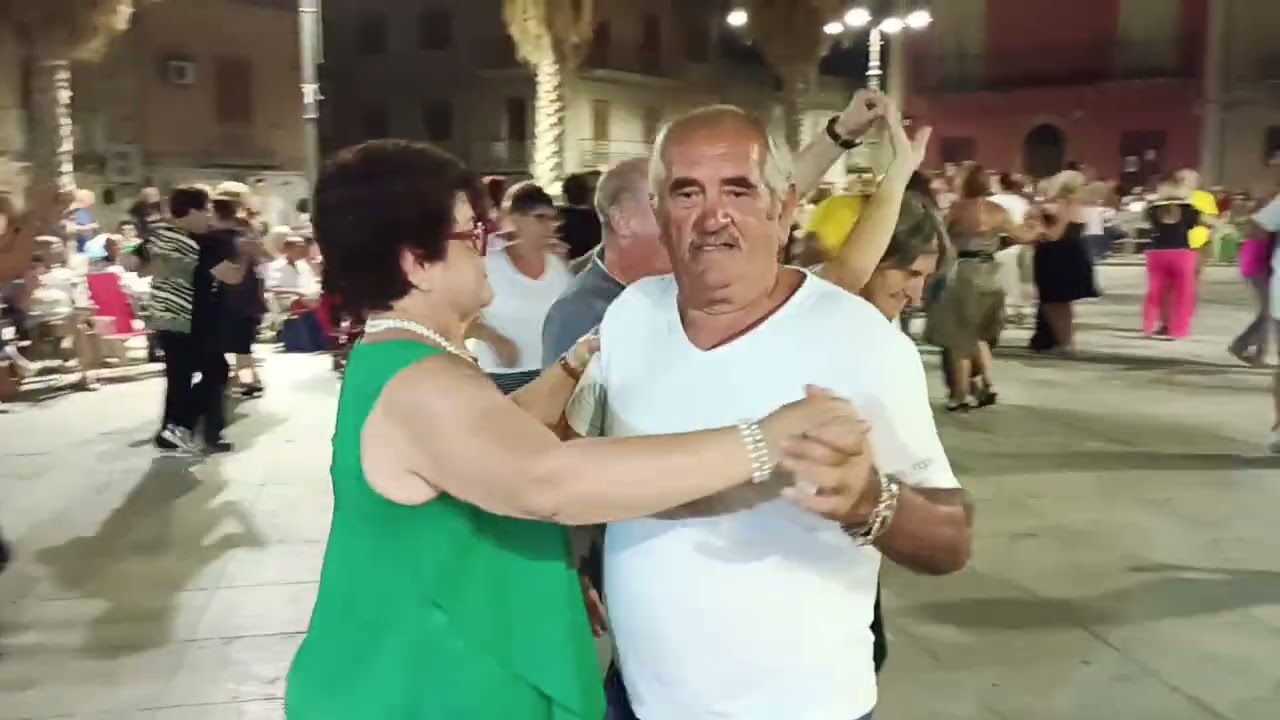 BALLO IN PIAZZA con F. Pagoto 🎤 e G.Impicciche🎷Paceco (Trapani) 23.Ago.2023.