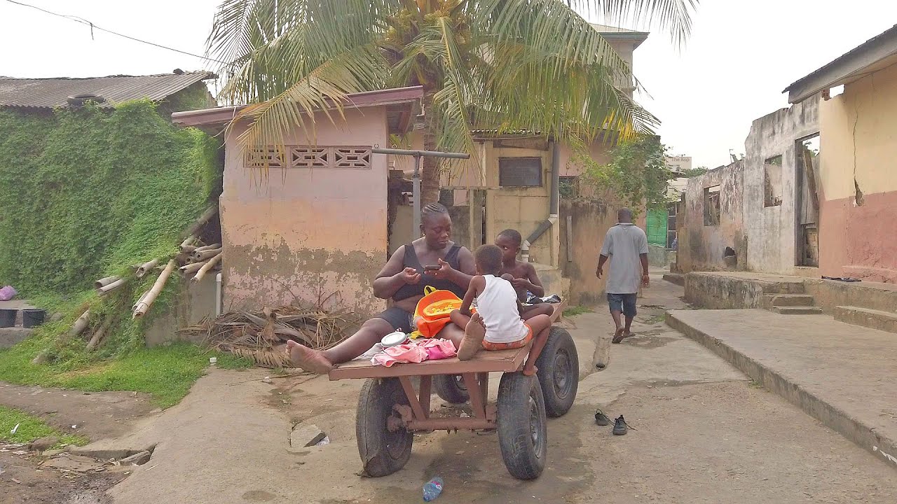 LIFE INSIDE LOCAL COMMUNITY IN GHANA ACCRA.