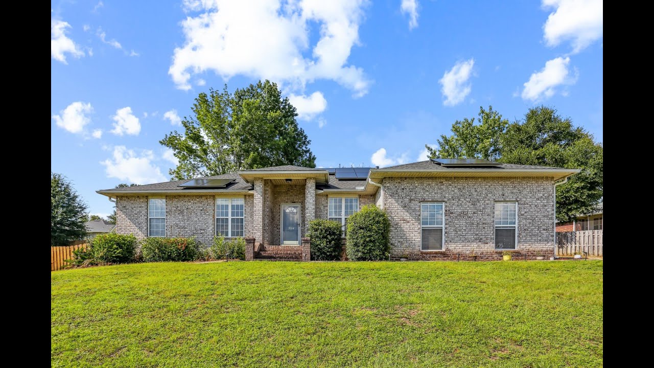 704 Denise Drive Crestview, FL | ColdwellBankerHomes.com