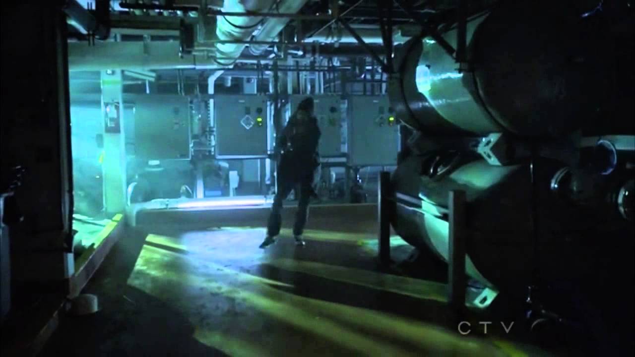 Green Arrow Stops Criminal at Aquarium Episode 19 Unfinished Business