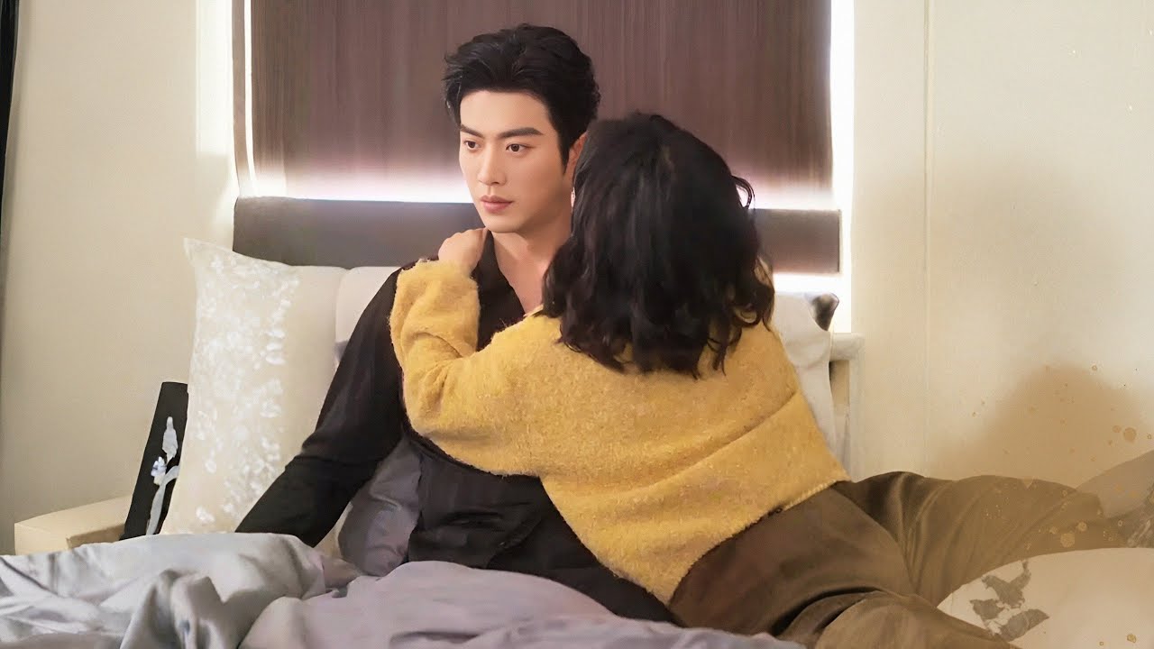 مليونير مريض قاسى حبها بجنون وقرر يمتلكها وحبسها فى قصره لحد ما تعشقه غصب عنها