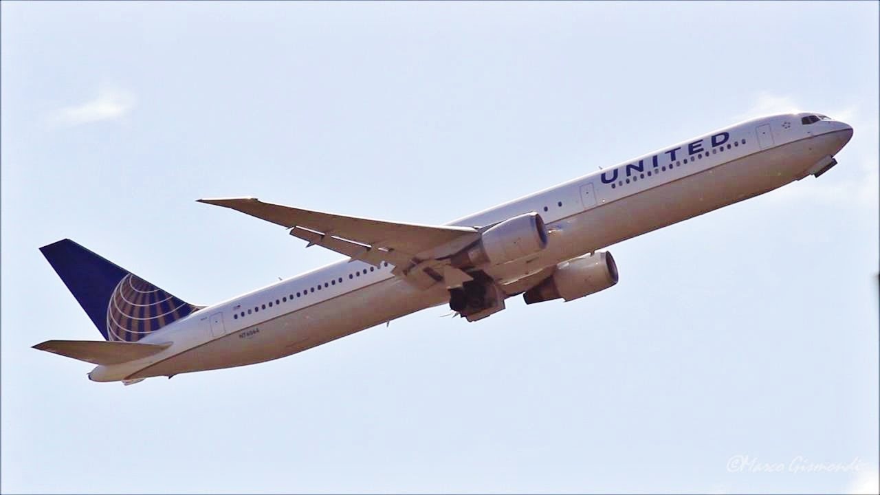 plane spotting at Rome Fiumicino Airport - September 18 2013