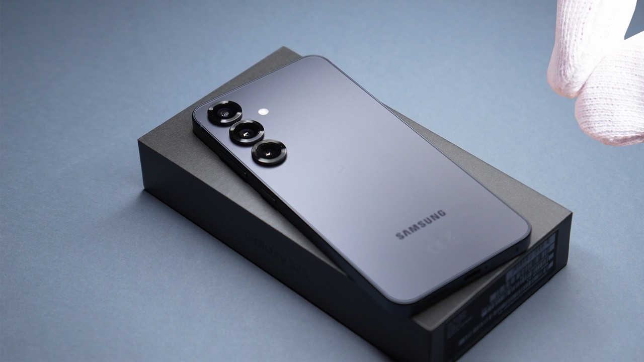 Samsung Galaxy S25 Unboxing - Blue Black