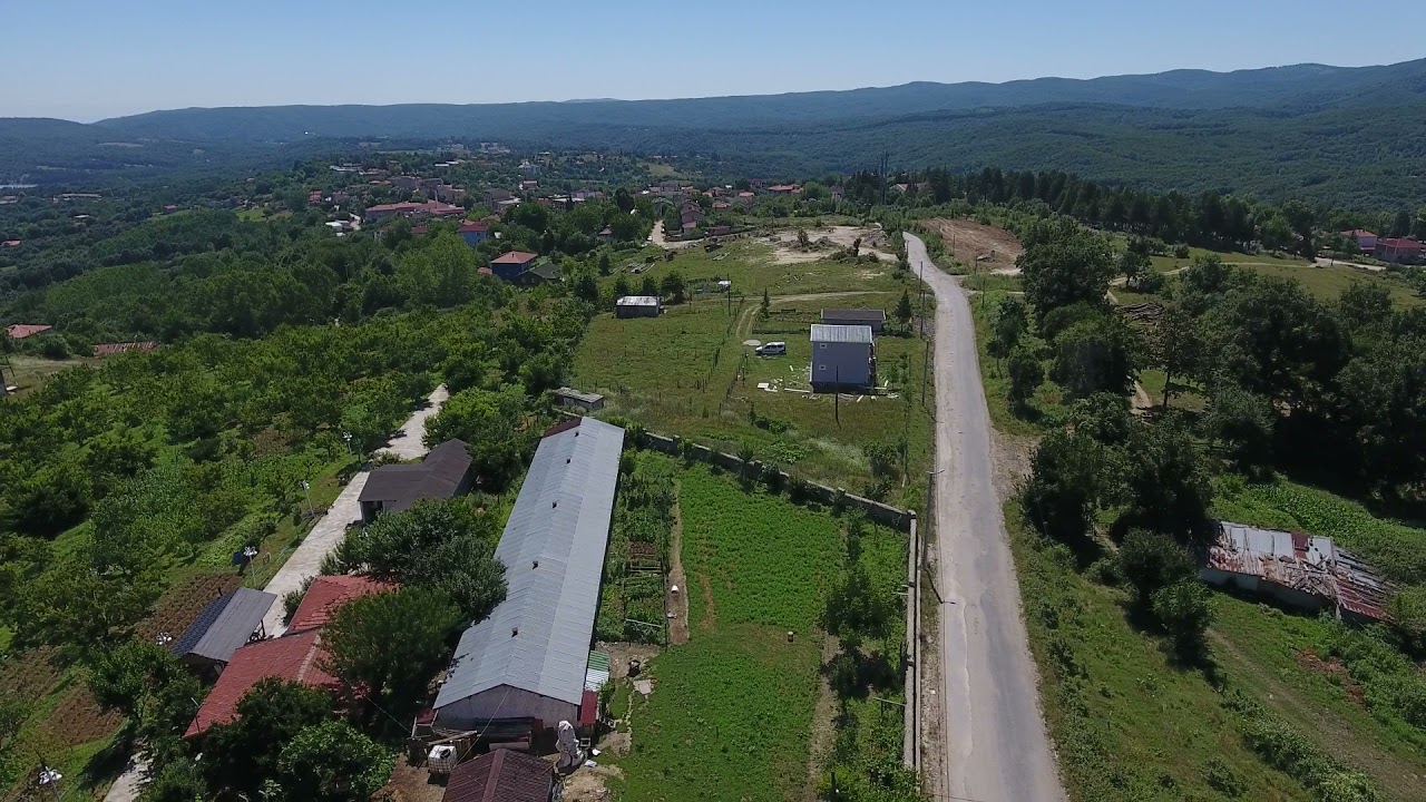 İĞNEADA DEMİRKÖY MERKEZ DE 2 DÖNÜM ARSA ÜZERİNDE SATILIK HAZIR ÇİFTLİK 570 M2 YAPILAR VE AİLE EVİ
