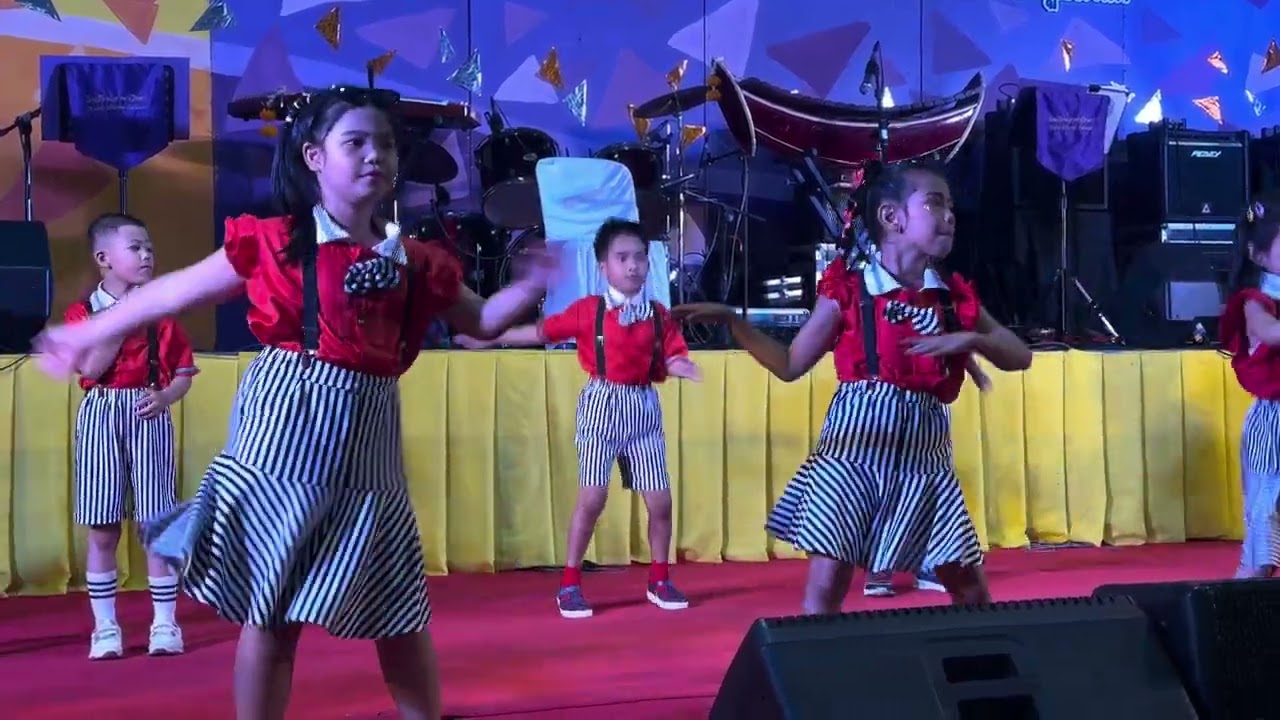 พี่นับตังค์ เต้นประกอบเพลง Boom Boom Boom กิจกรรมวันปิดภาค ป.1/1