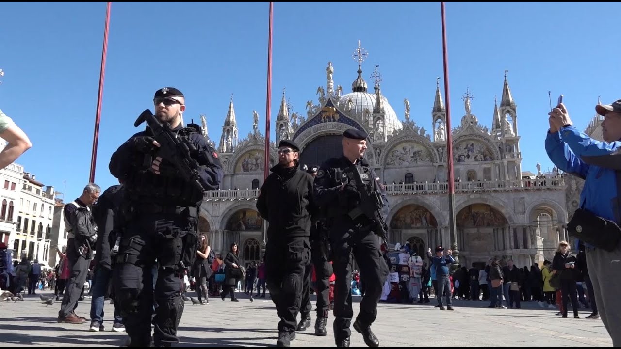 VALERIO STAFFELLI A VENEZIA CON I CARABINIERI