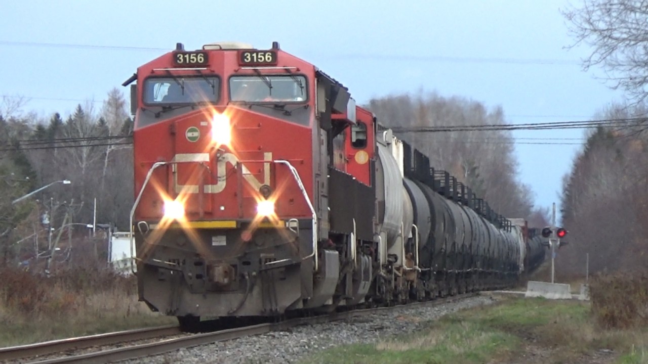 Friendly Horn Action! Short Manifest Train CN 594 West Rolling thru Salisbury, NB