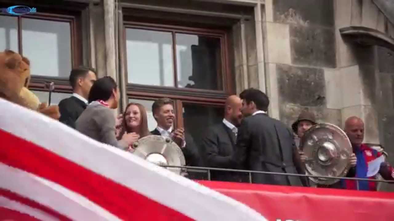 Jenny Gaugigl, Javi Martinez, Sebastian Rode @ FCB Meisterfeier 2015 am 24.05.2015