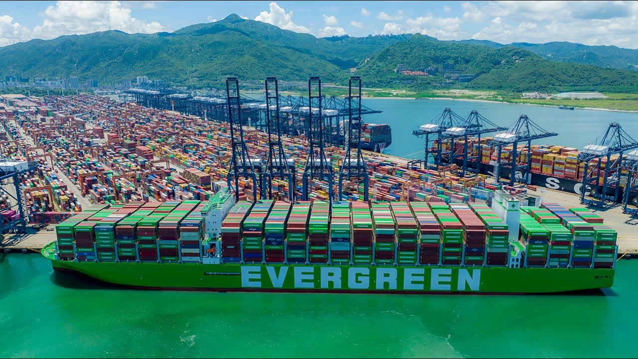 YANTIAN Welcomes the World's Largest Container Vessel 