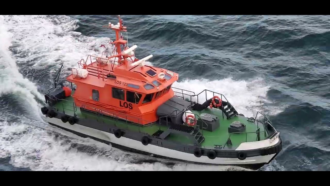 Pilot boat from Stavanger picking up from Britannia 