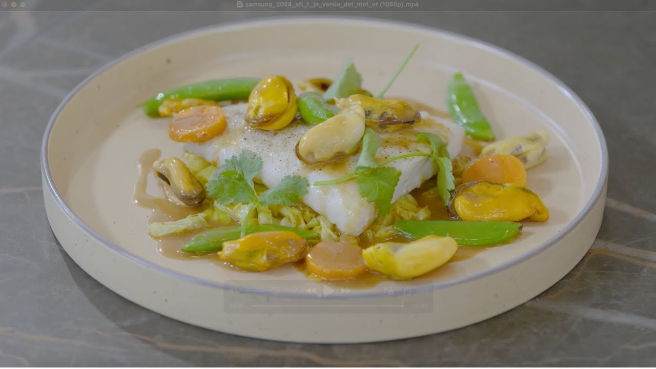 Gault&Millau chef Jo presents: Turbot and Zeeland mussels with Thai jus & oxheart cabbage