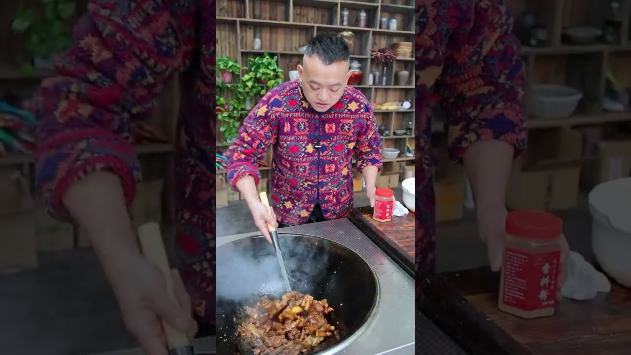 周二娃提了块牛腩姨妹说打平伙，就做一道#红烧牛肉，冬天吃起太热乎了！#抖音乡村生活家 #新农人计划2022 #乡村守护人