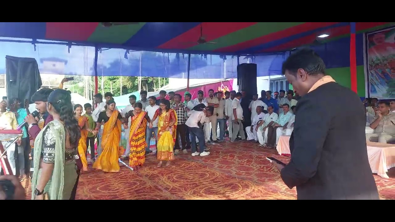 करम महोत्सव में स्थानीय कलाकारों ने बांधा समां, झारखंड के फुसरो नगर क्षेत्र में हुआ कार्यक्रम