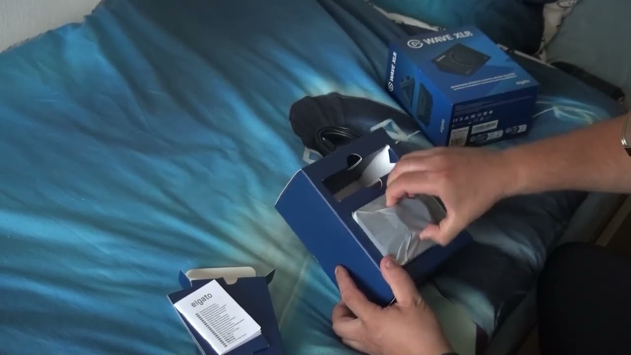 Unboxing Elgato Wave XLR
