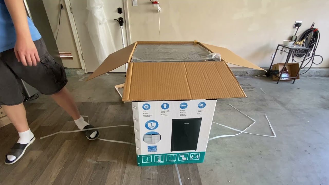 Hisense 4.4 Cu. Ft. Mini Fridge Unboxing