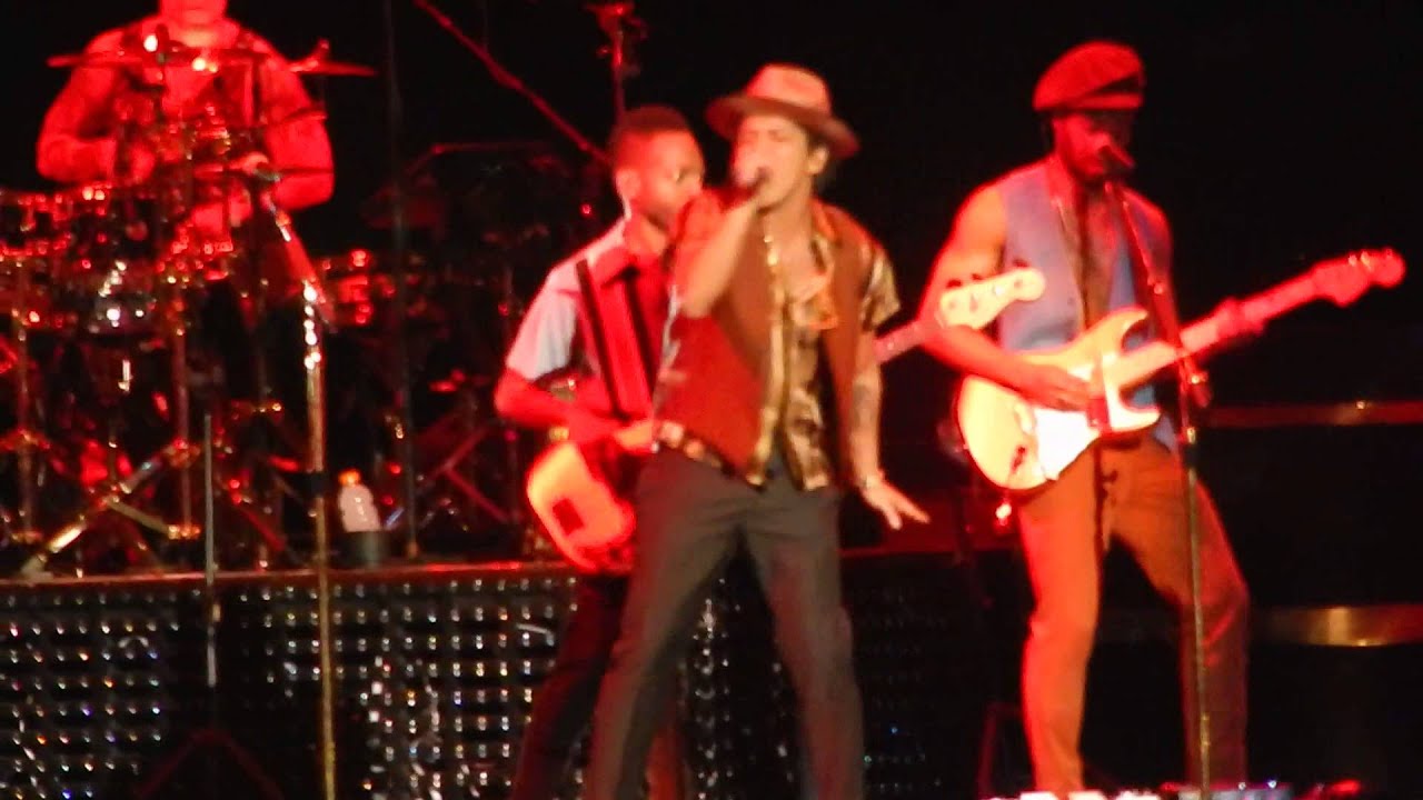 BRUNO MARS 
