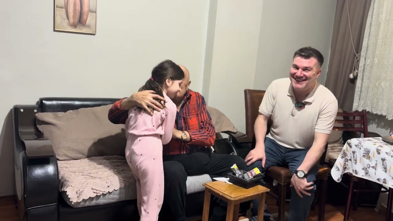 Sıradan Bir Pazar Günü (Cuma Dede,Turan Amca,Dila ve Yağmur)