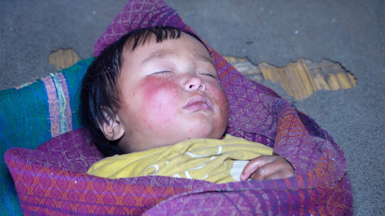 Niyabung taking rest sleeping and parents cooking enjoying @manjitacooking