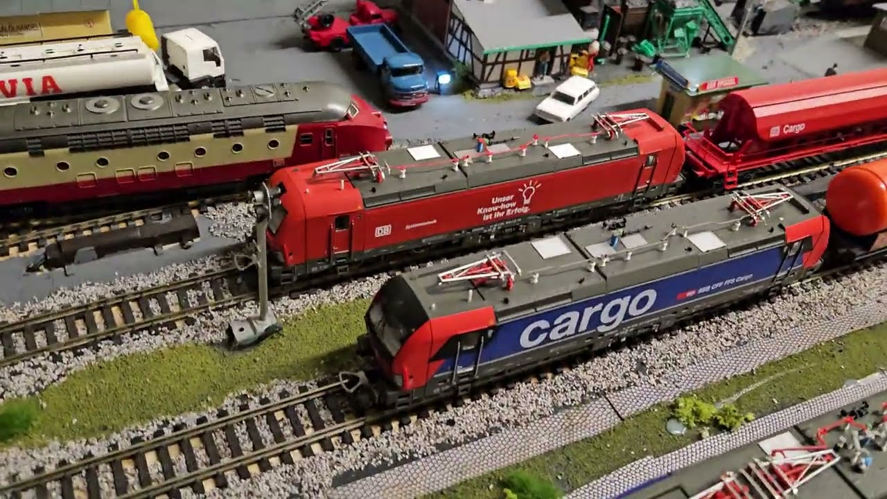 Modernes Zeug: Piko und Roco Vectron Baureihe 193