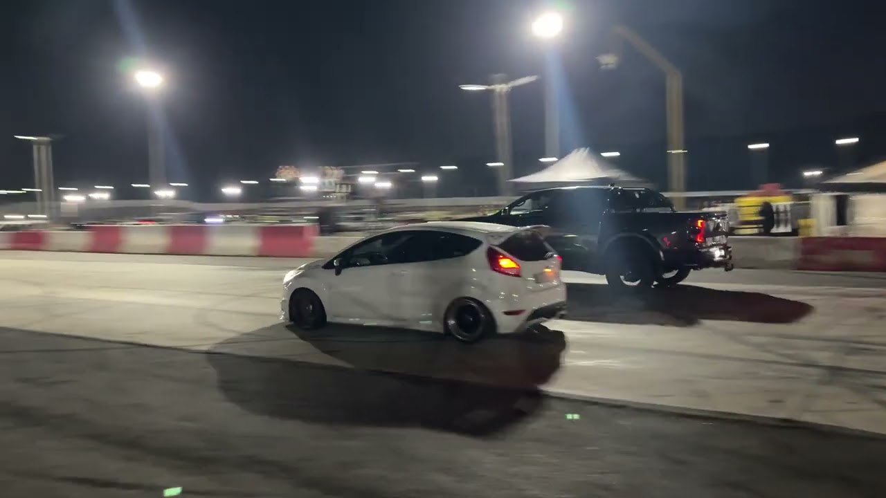 Ford Raptor vs Ford Fiesta ST Drag Race