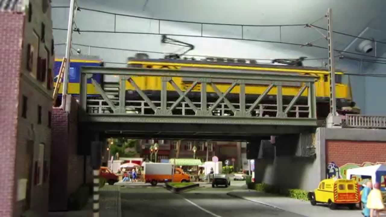 Modeltreinen door Nederlandse modelbaan Driehoven