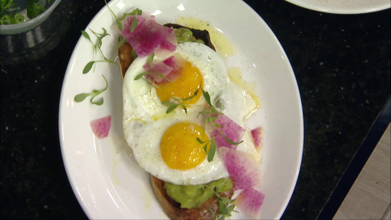 KARE in the Kitchen: Chef Mike Raykun cooks up eggs benedict