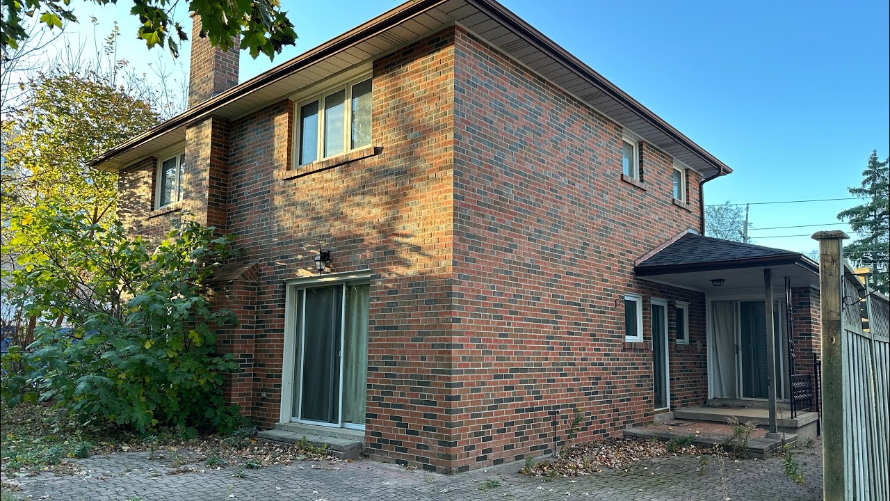 Millionaires Retro ABANDONED 1970s split level house